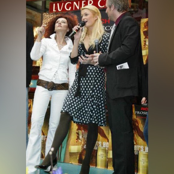 Diane Von Furstenburg Black and Baby Blue Star Print Taurus Wrap Women’s Dress 4 - Picture 10 of 10